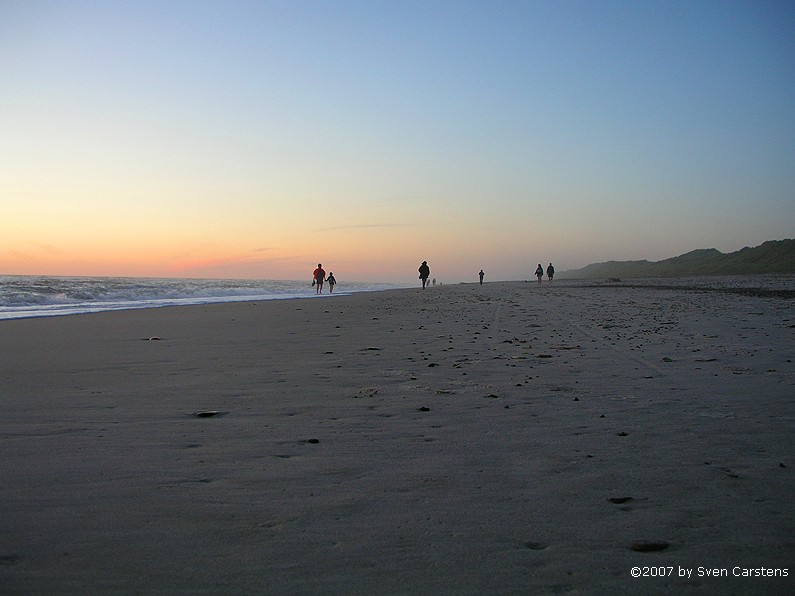 Menschen am Strand von Hvide Sande